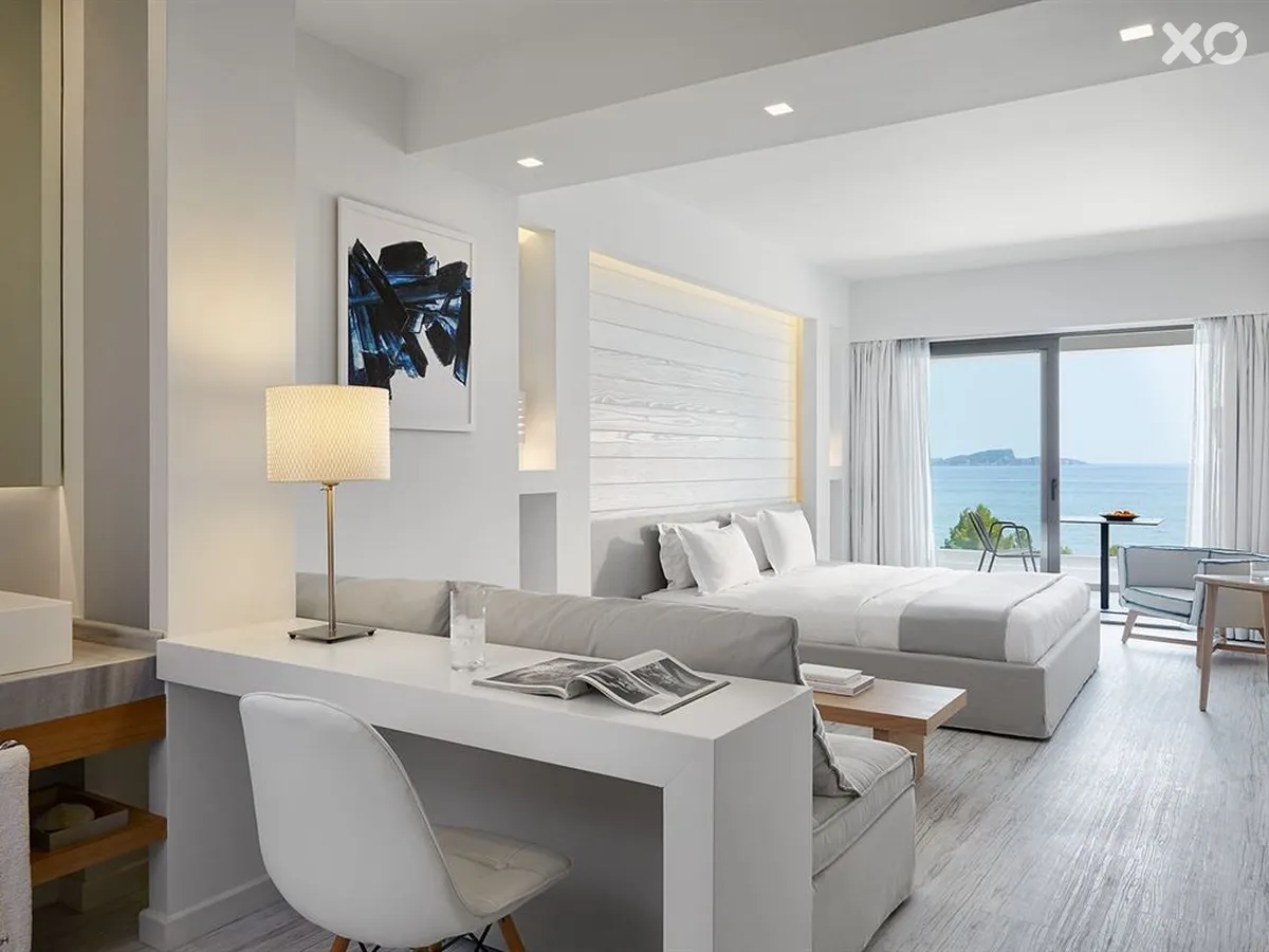 Lichnos Beach Hotel & Suites