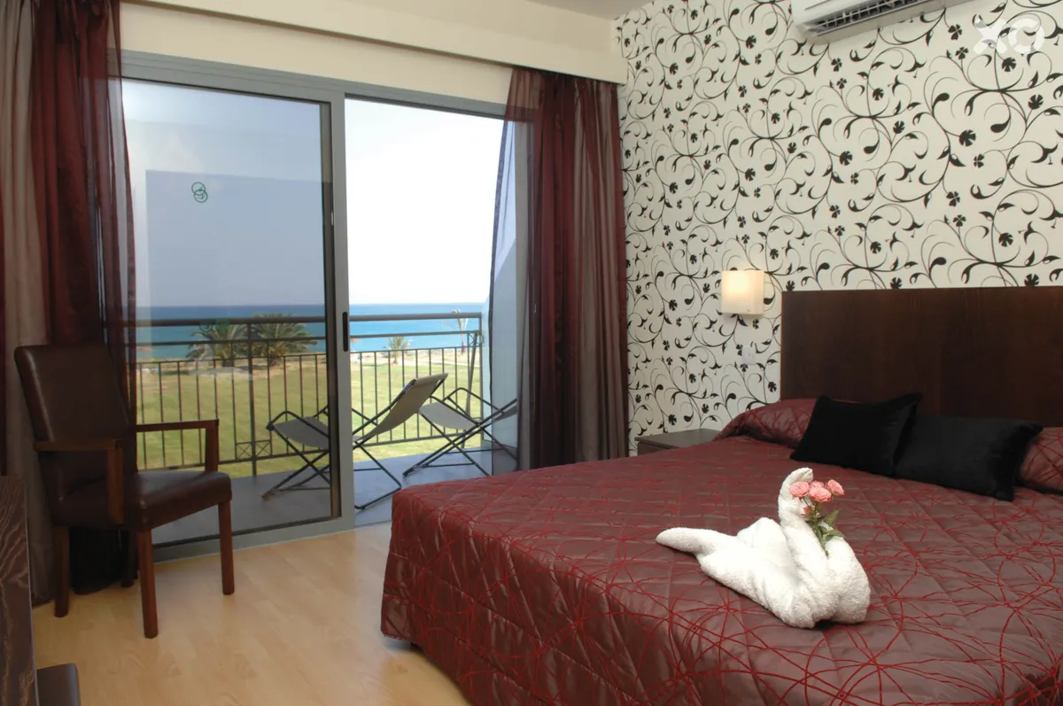 Natura Beach Hotel & Villas