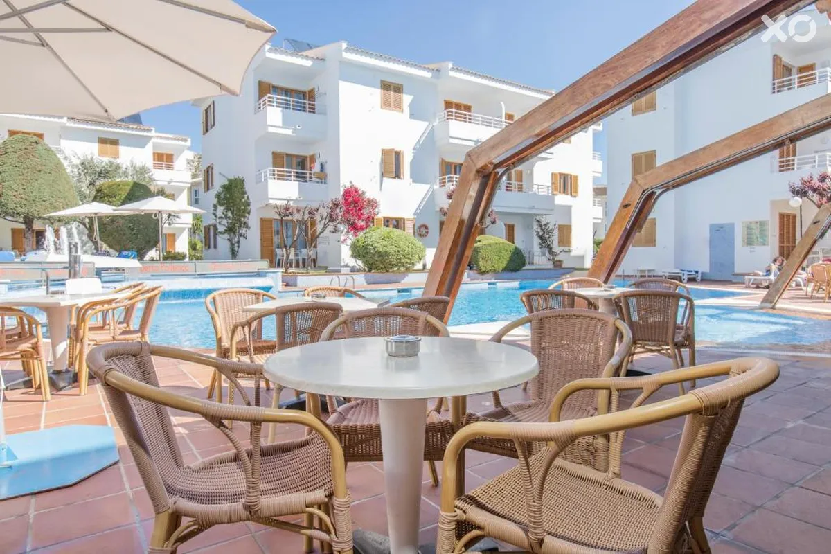 Flora Apartments