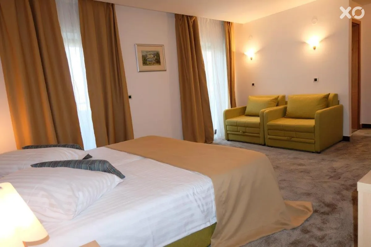 Flores Hotel