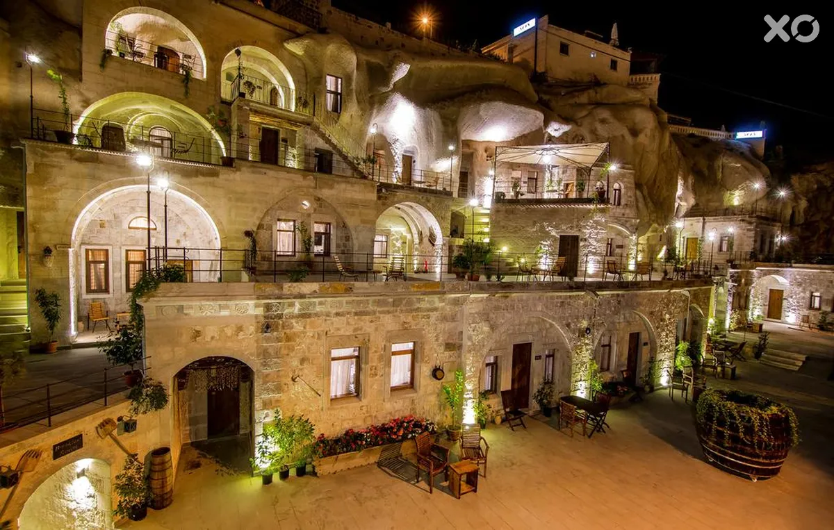 Hera Cave Suites