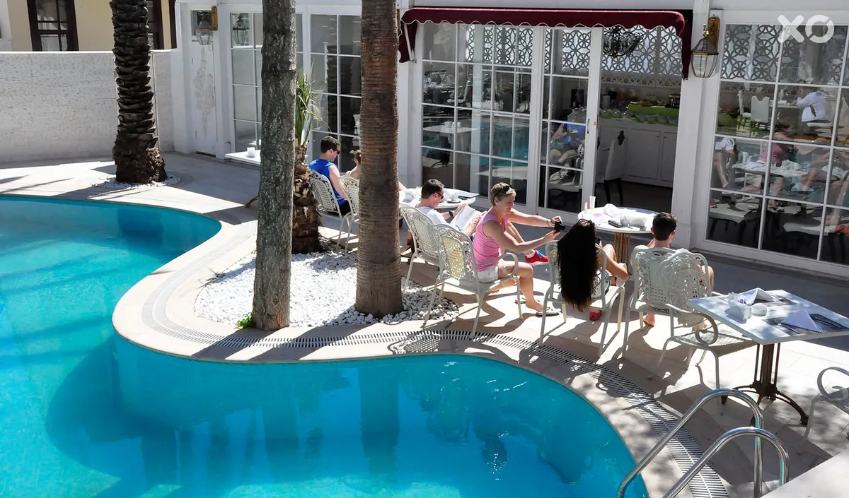 Elegance East Hotel