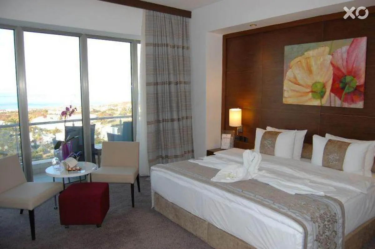 Rocks Hotel & Casino