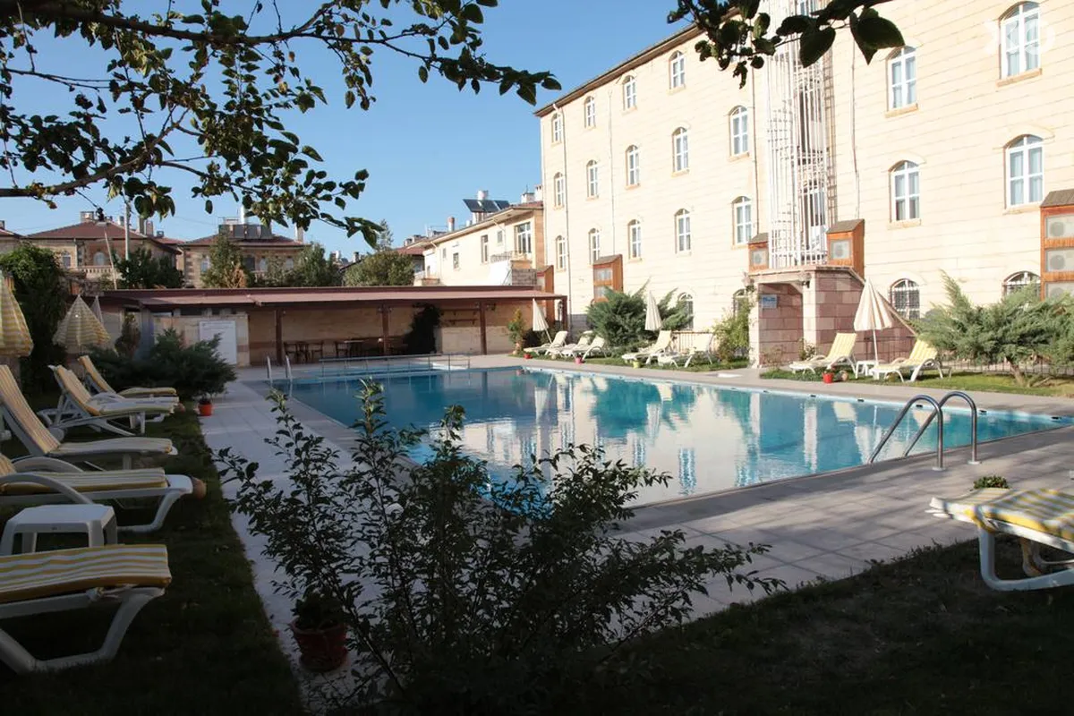 Tassaray Hotel