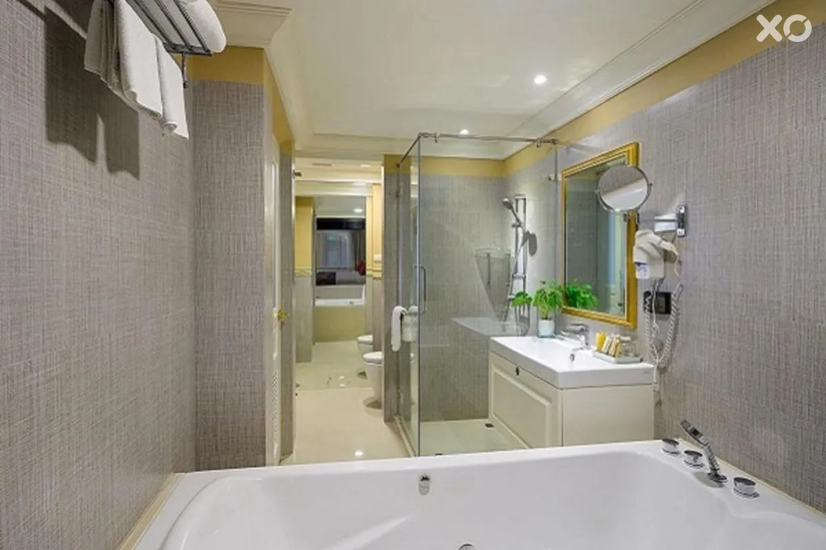 Kingston Suites