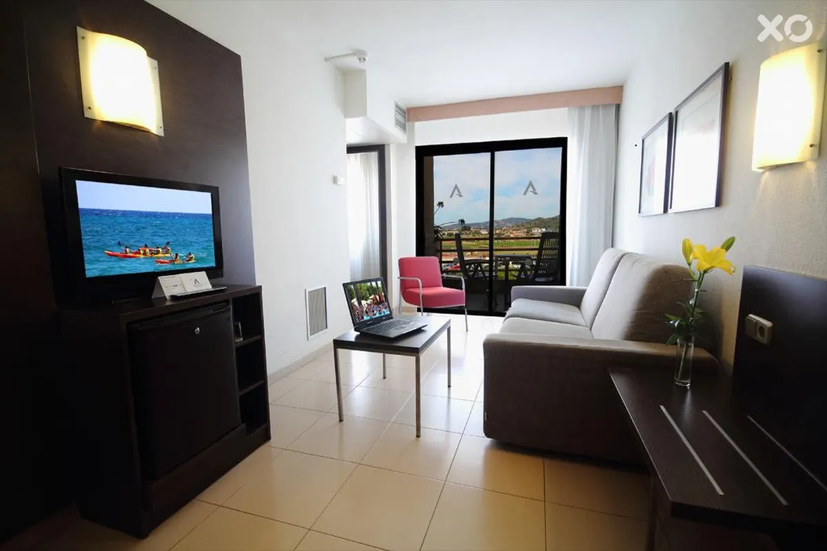 Aqua Hotel Montagut Suites