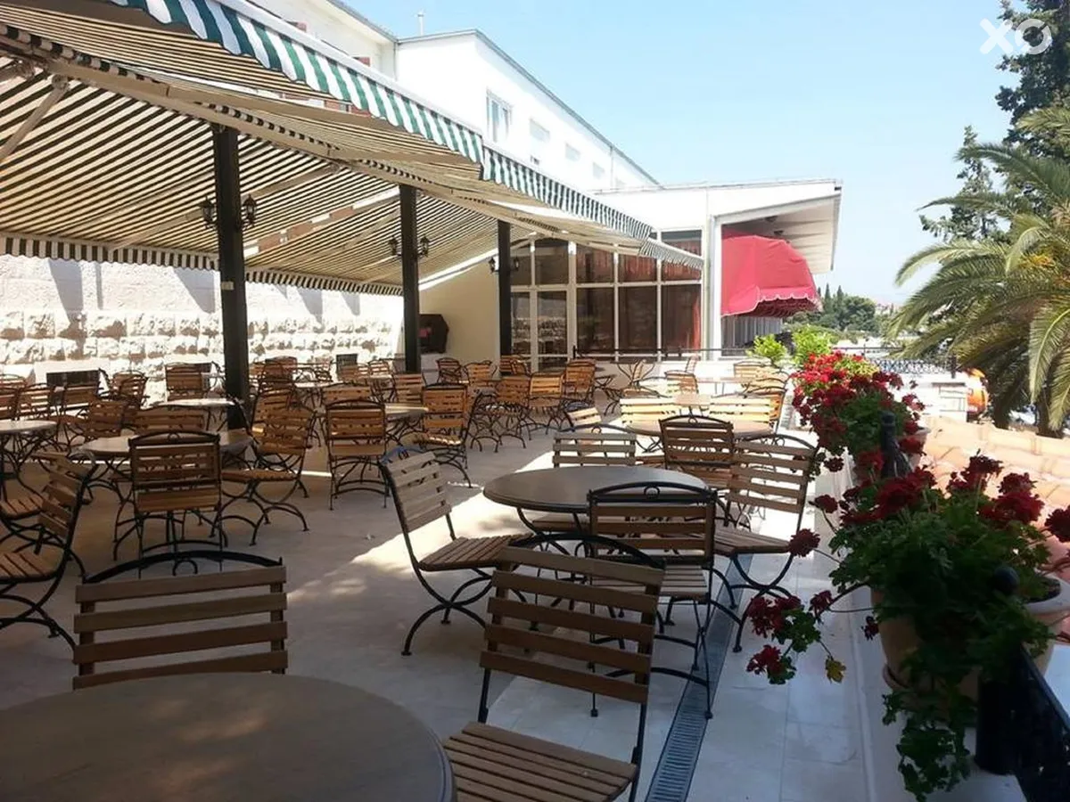 Val Hotel