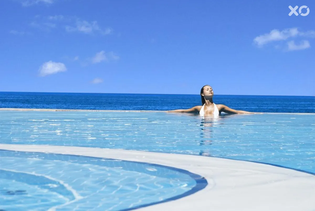 Charisma De Luxe Hotel