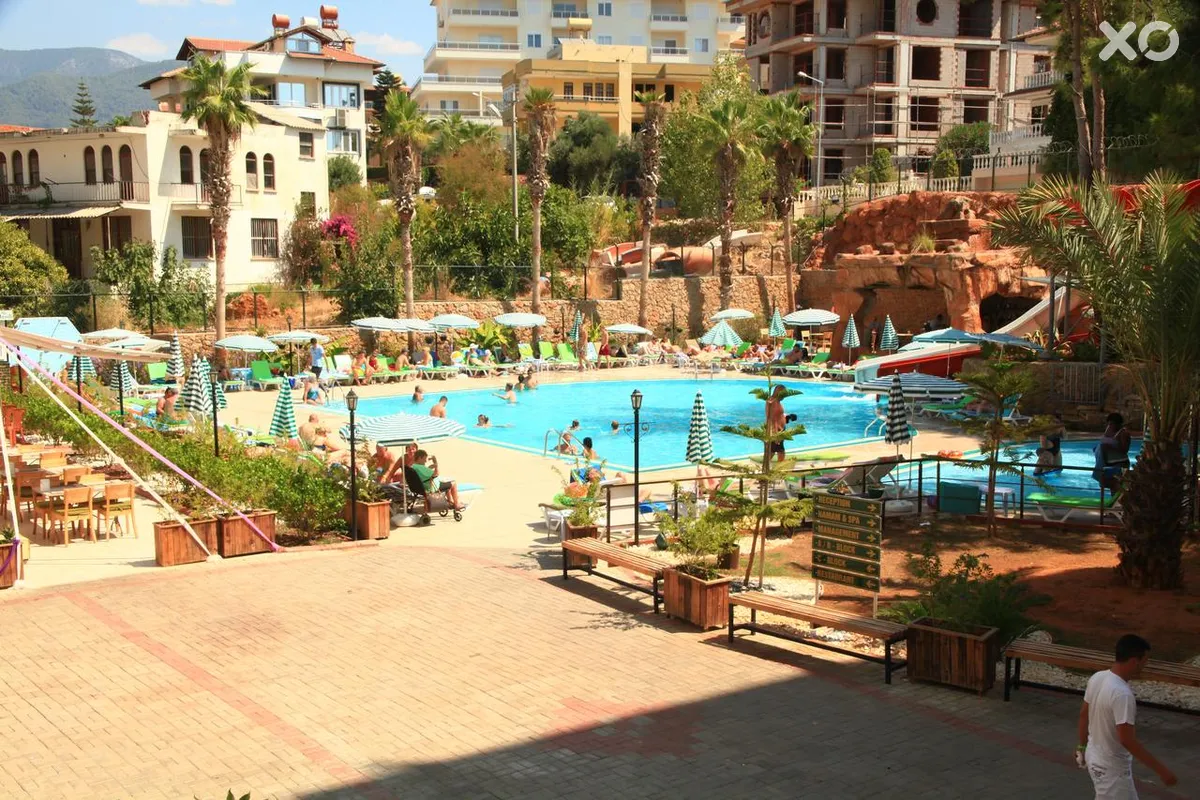 Green Life Hotel