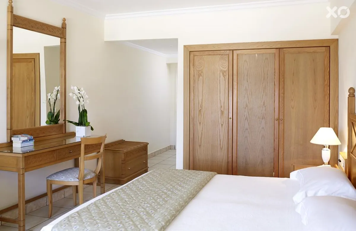 Mitsis Petit Palais Beach Hotel