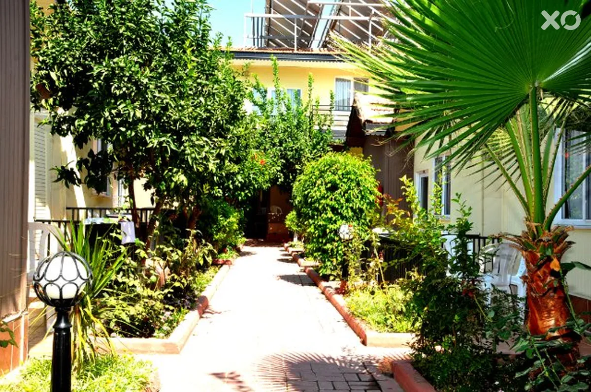 Sayanora Hotel