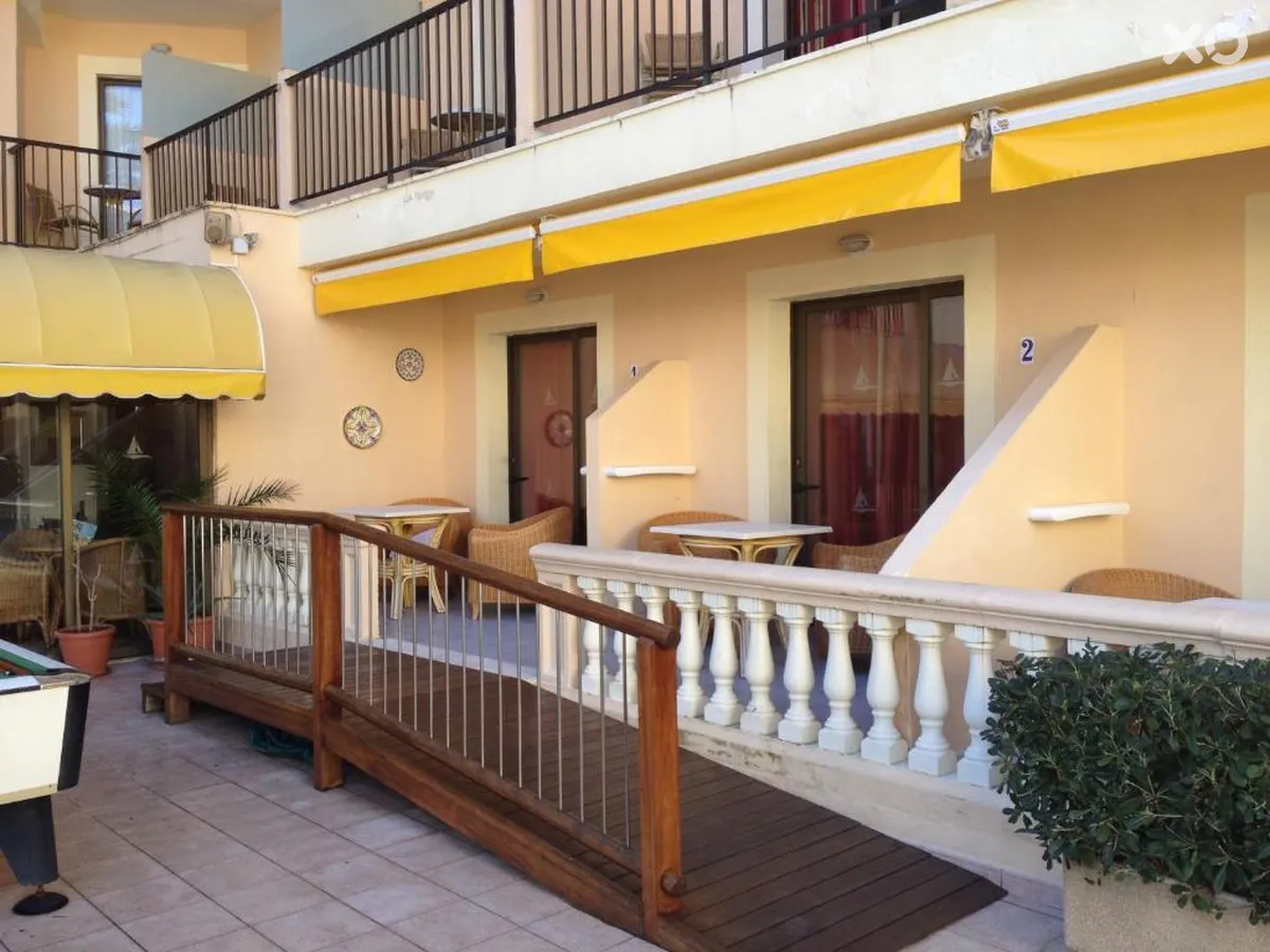 Amoros Hotel
