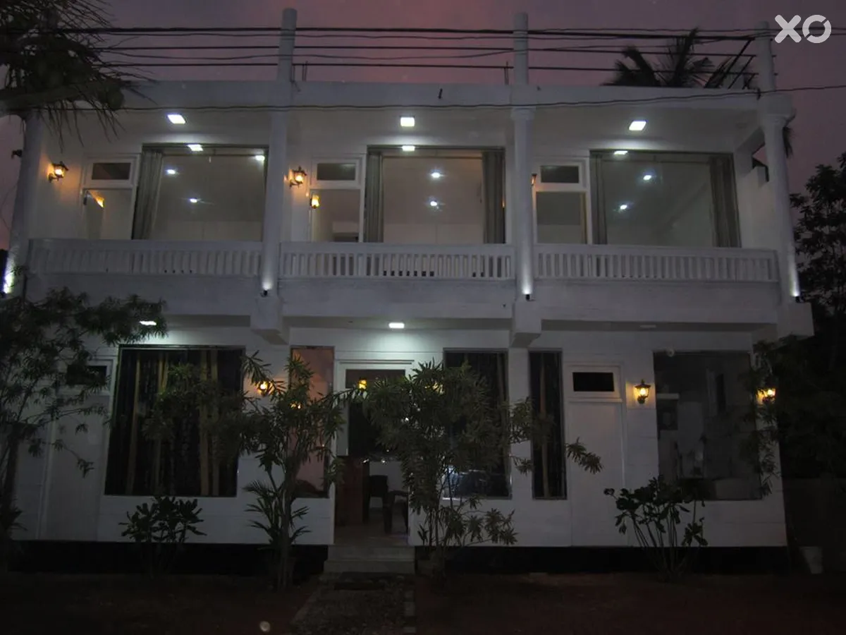 White Surfing Beach Resort