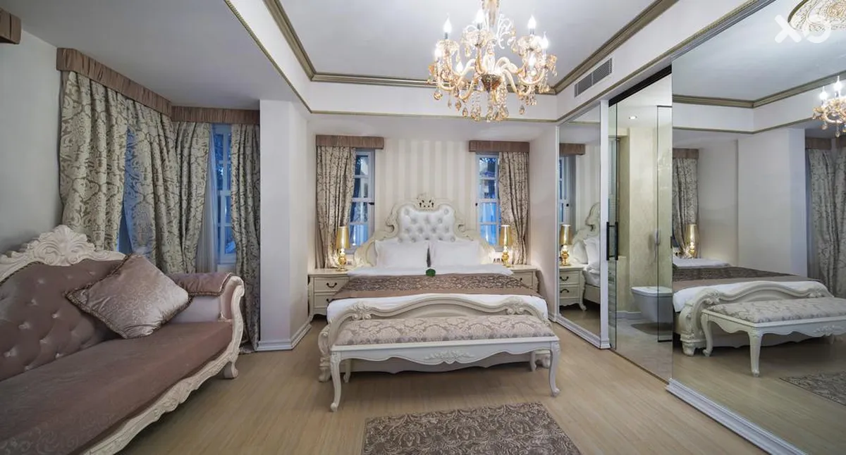Elegance East Hotel
