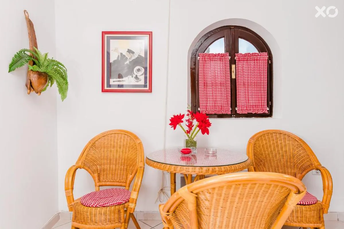Franeta Apartments