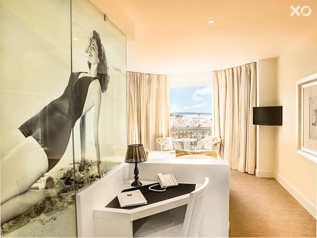 Renoir Hotel