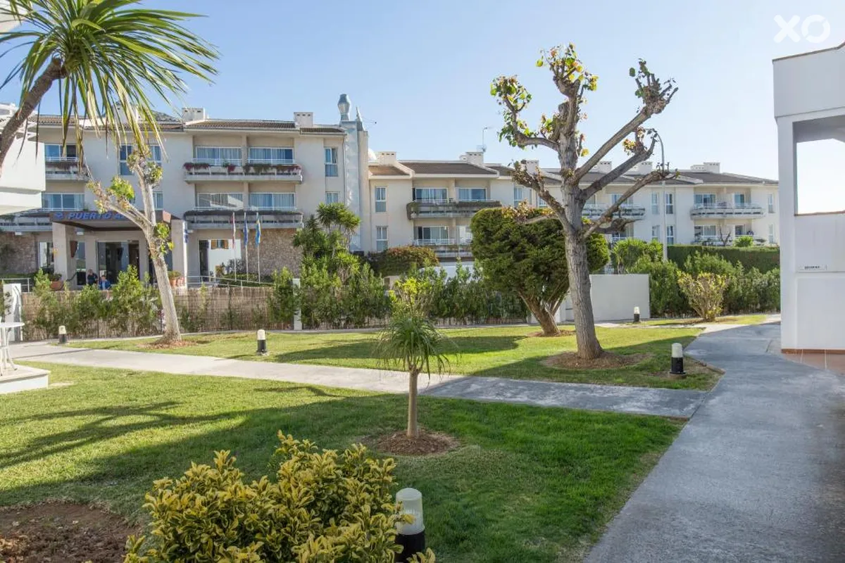 Flora Apartments