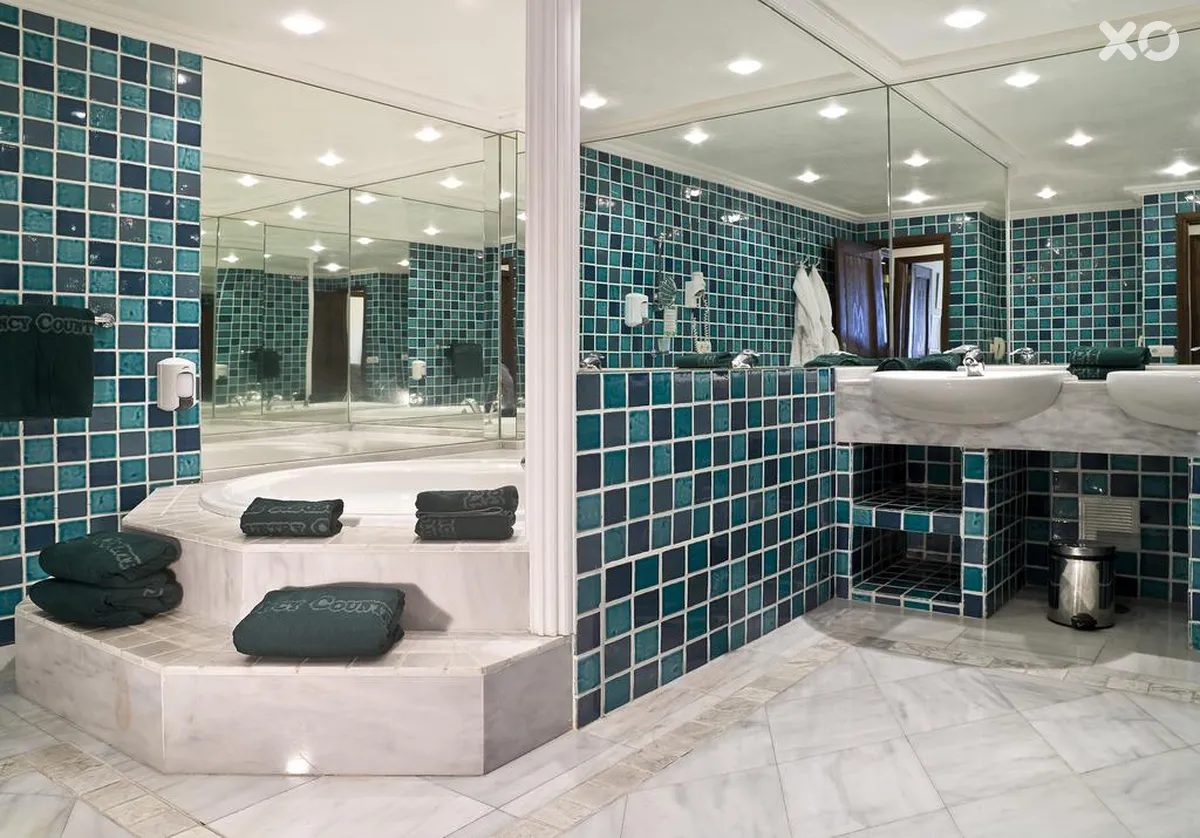 Regency Country Club Apartments & Suites