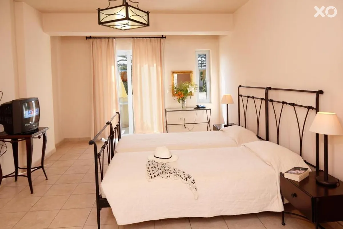 Lambrinos Suites