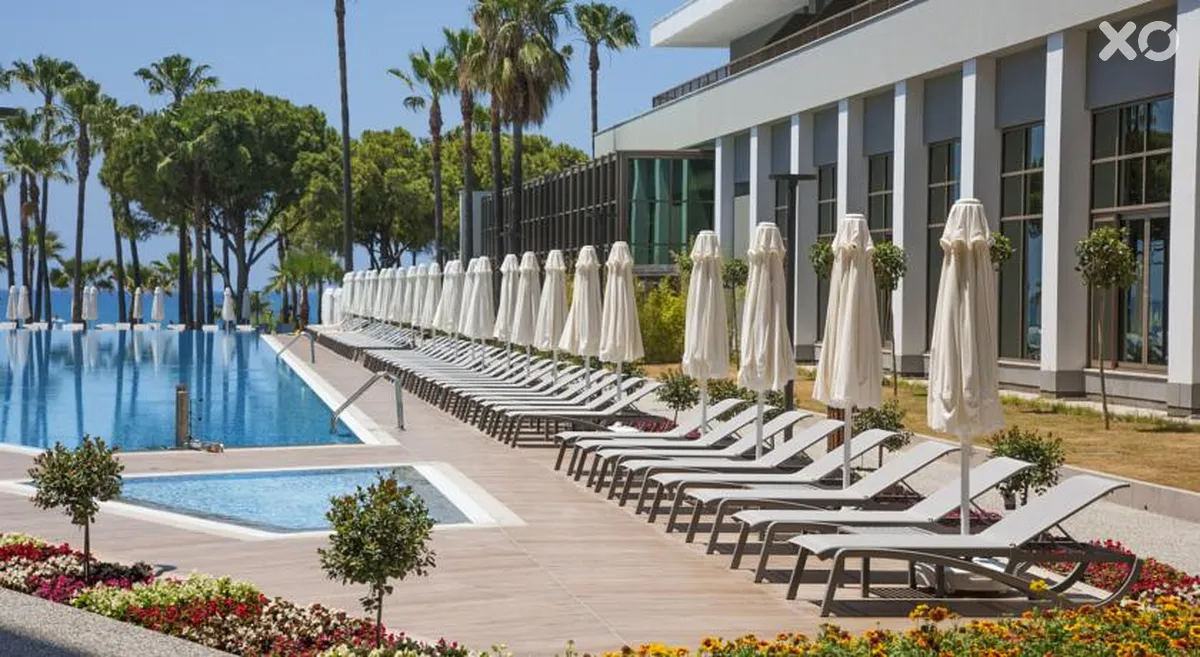 Acanthus Cennet Barut Collection