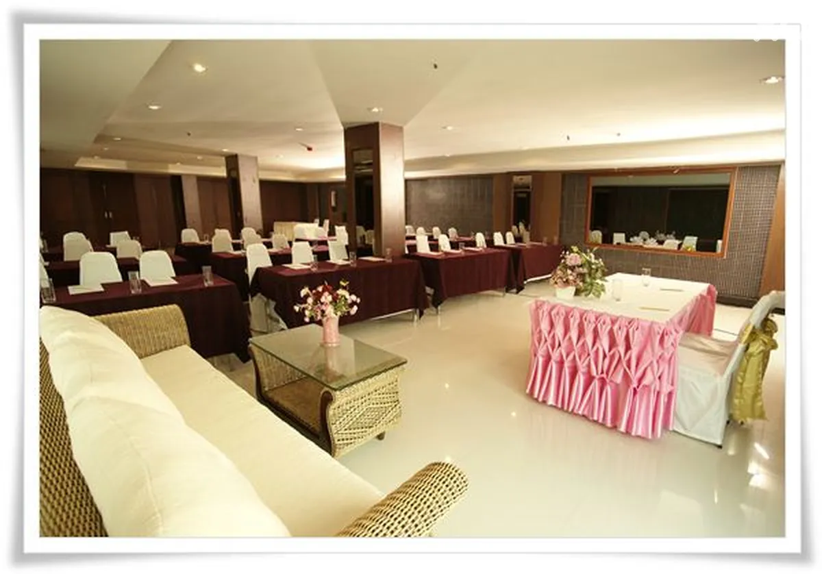 Convenient Grand Hotel