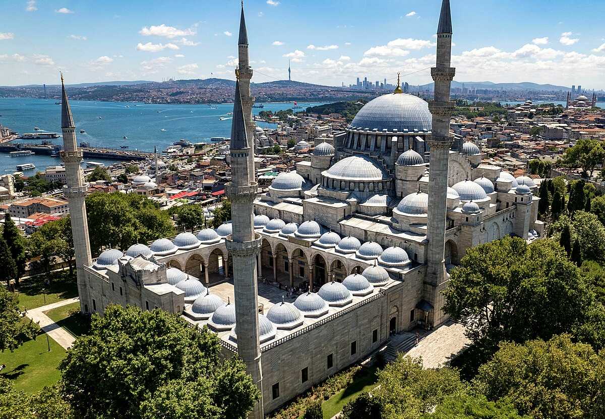 Східна казка починається тут! Купальні, мечеті й вечірній круїз