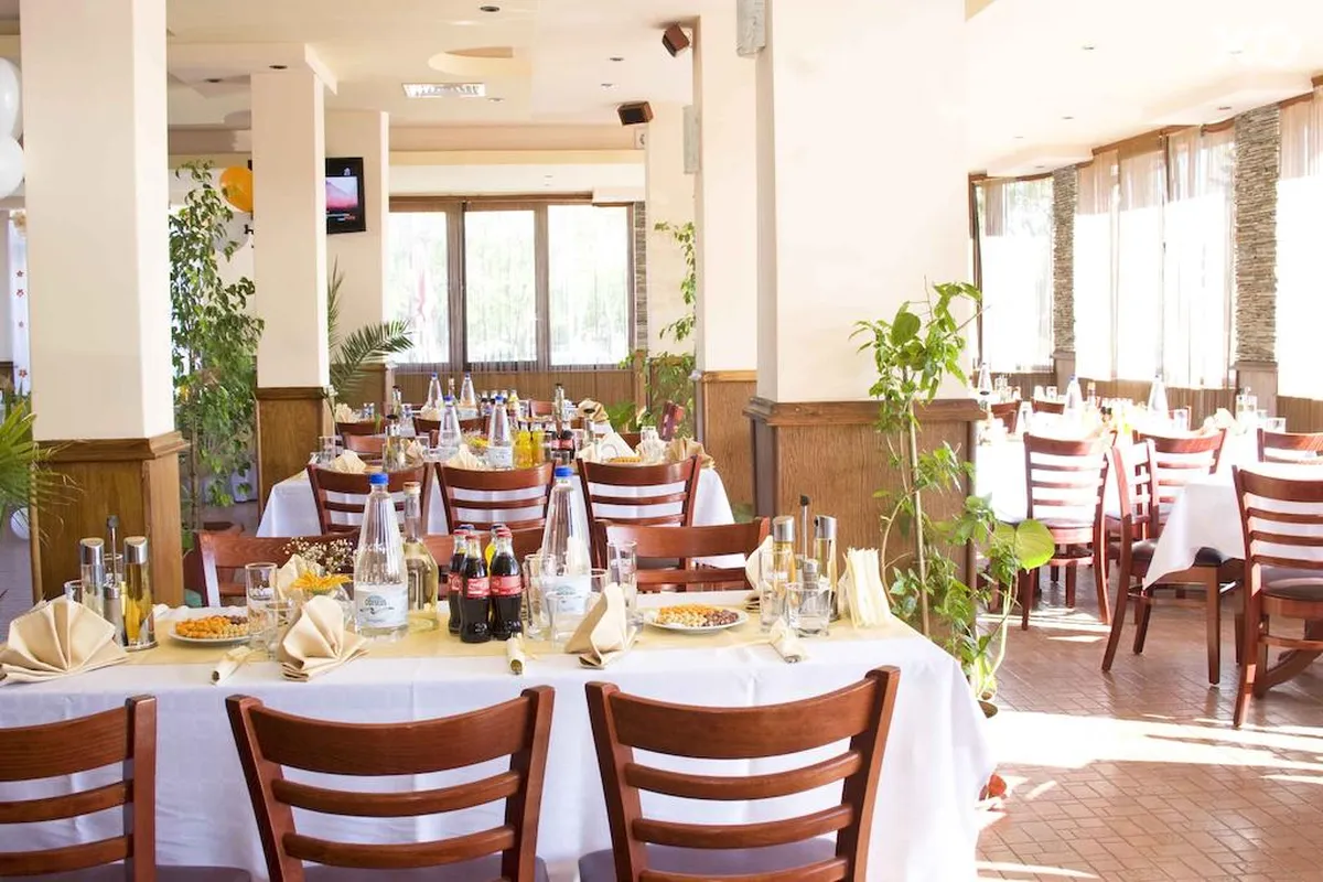 Avenue Hotel