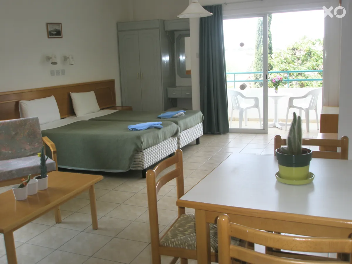 Debbie Xenia Hotel Apartments