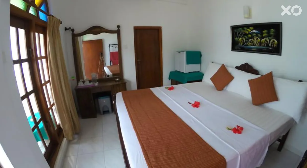 Royal Beach Hotel & Restaurant