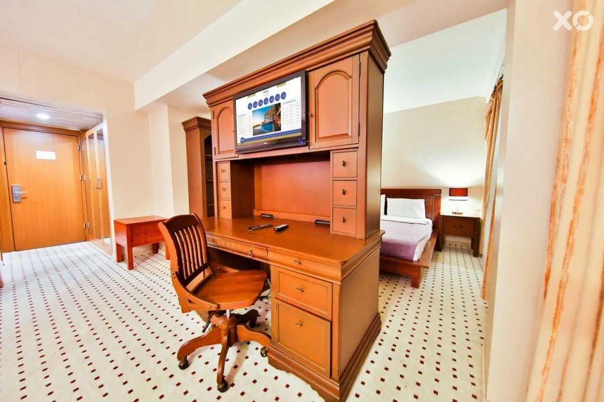 Marina Hotel & Suites