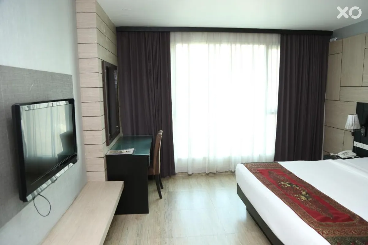 Boss Suites Nana Hotel