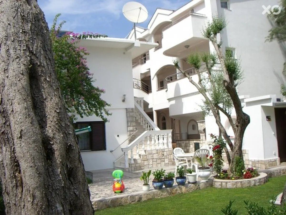 Nicolas-Elena Villa