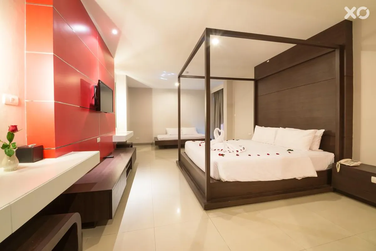 Alfresco Phuket Hotel