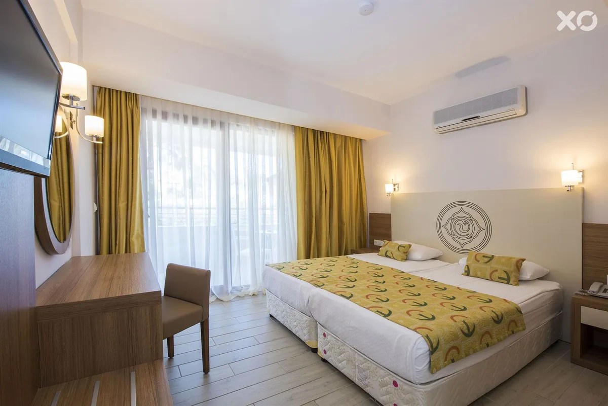 Adella Side Hotel