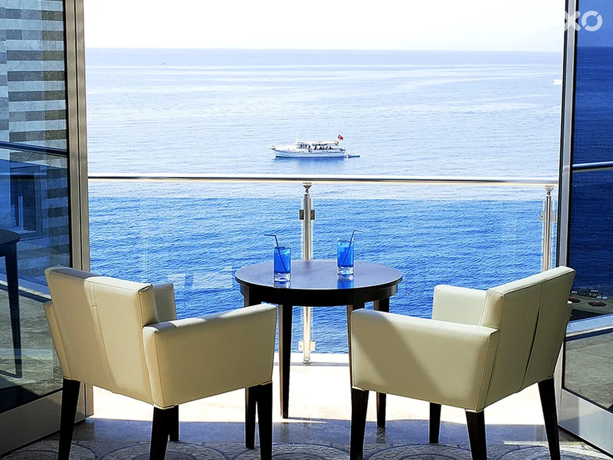 Charisma De Luxe Hotel