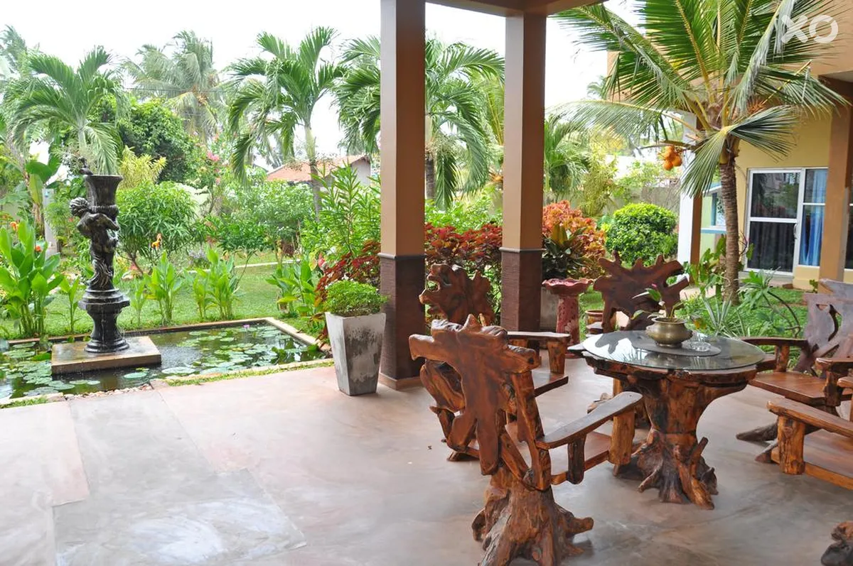 Solomon Beach Hotel