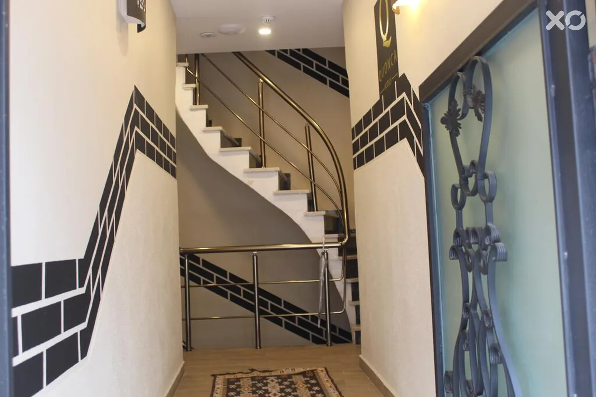 The Lola Hotel