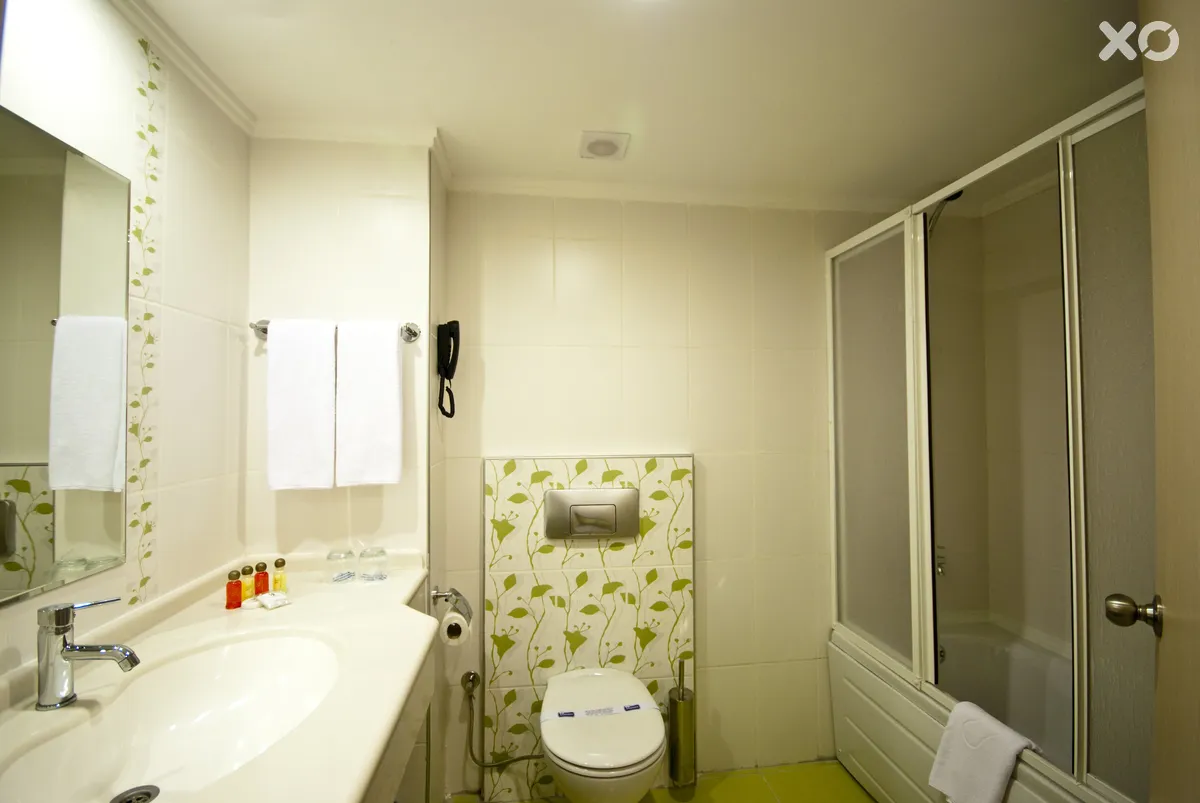 MG White Lilyum Hotel