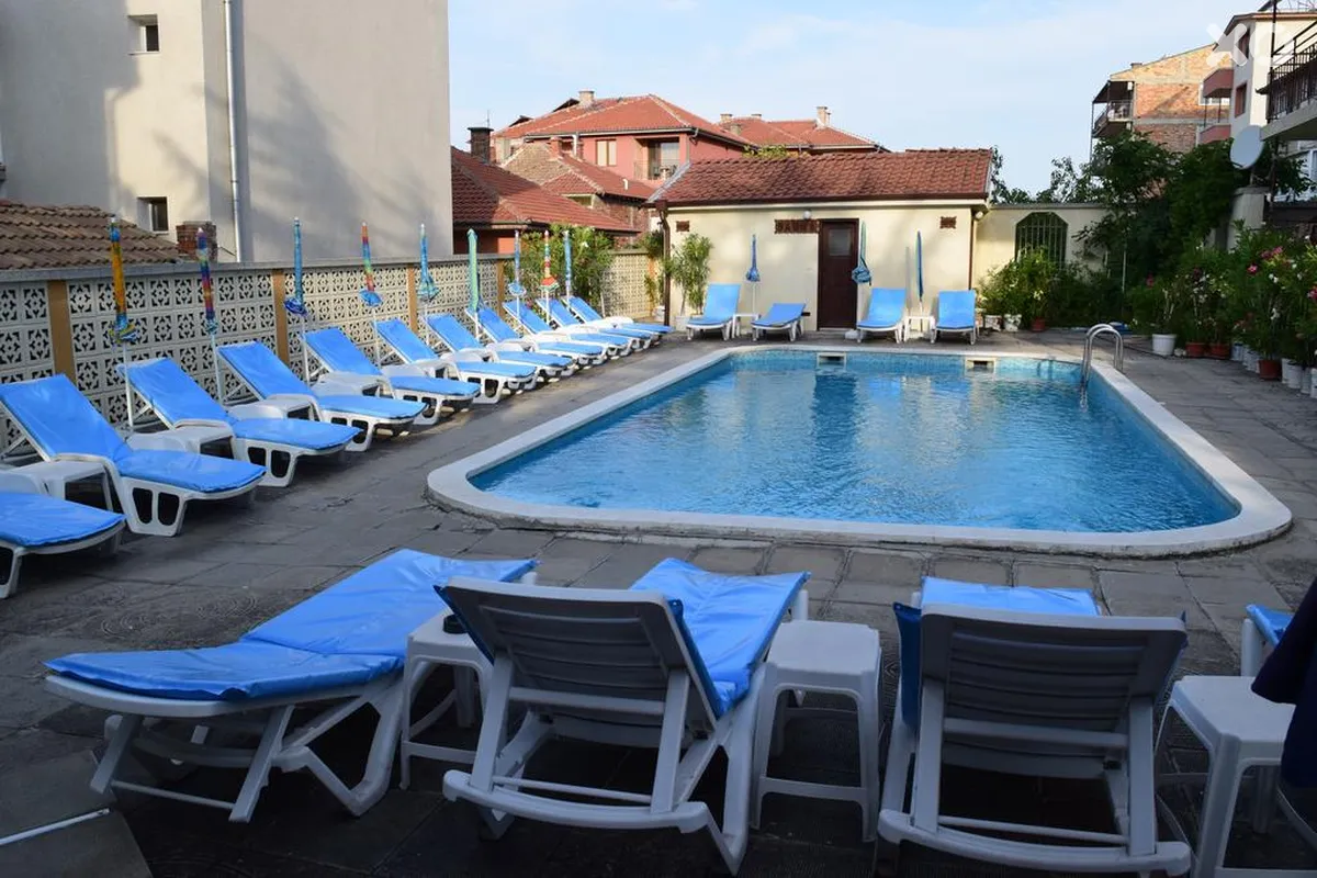 Chris Hotel