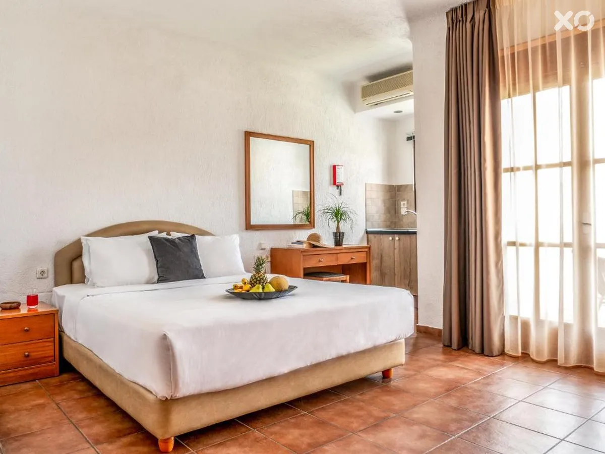 Alikes Suites & Studios