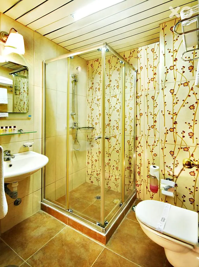 Golden Crown Hotel