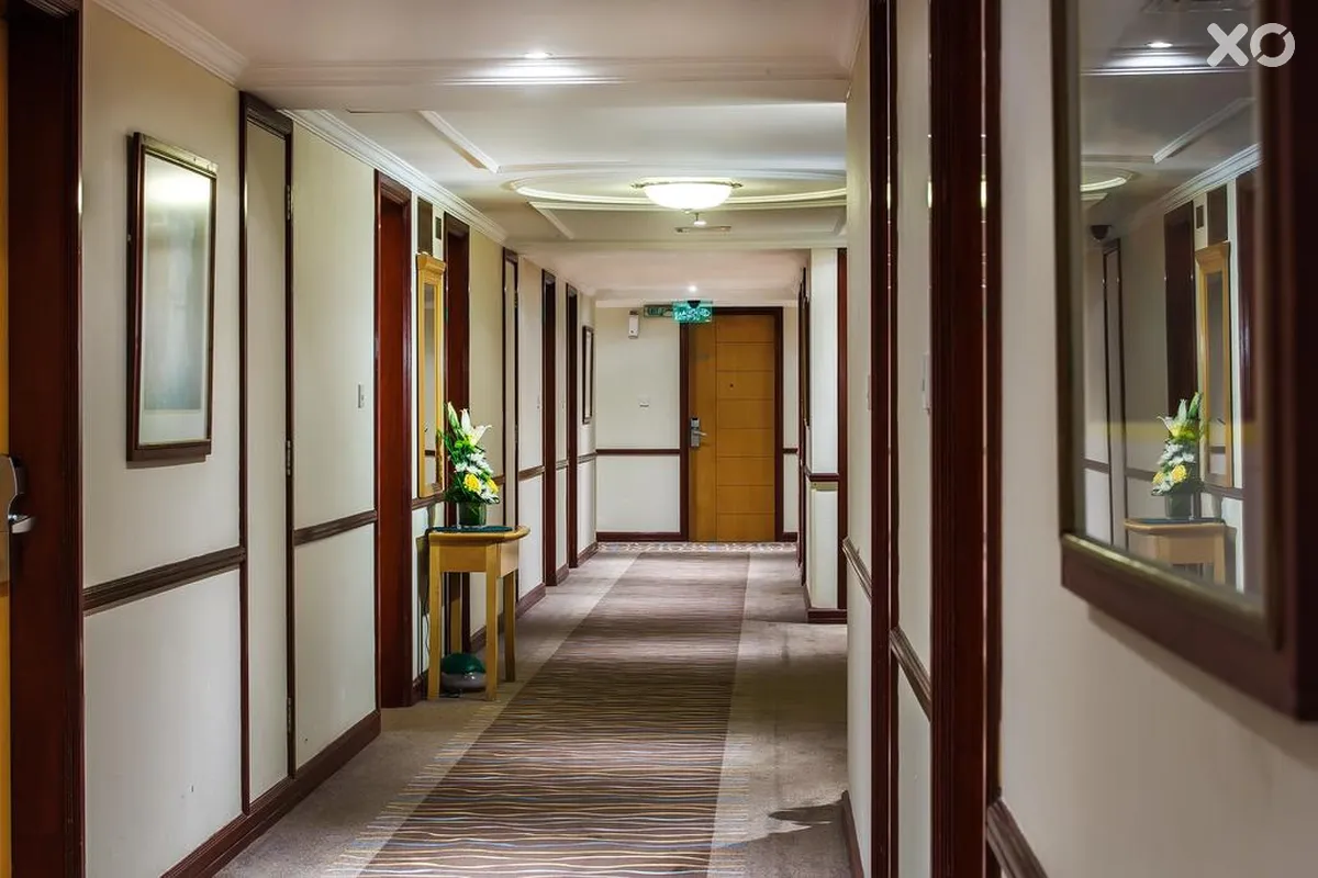Landmark Summit Hotel