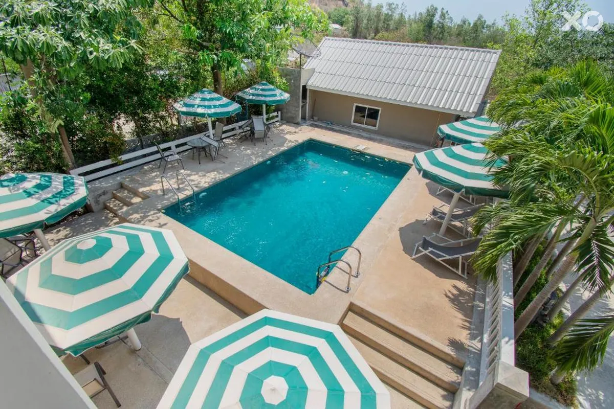 OYO 765 Pom Pom Residence