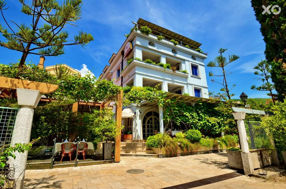 Velzon Villa