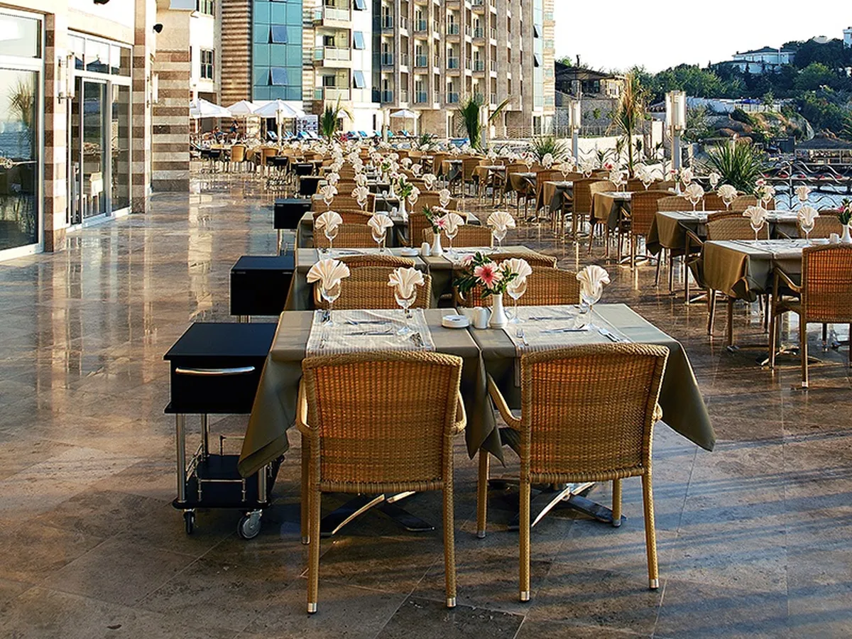 Charisma De Luxe Hotel