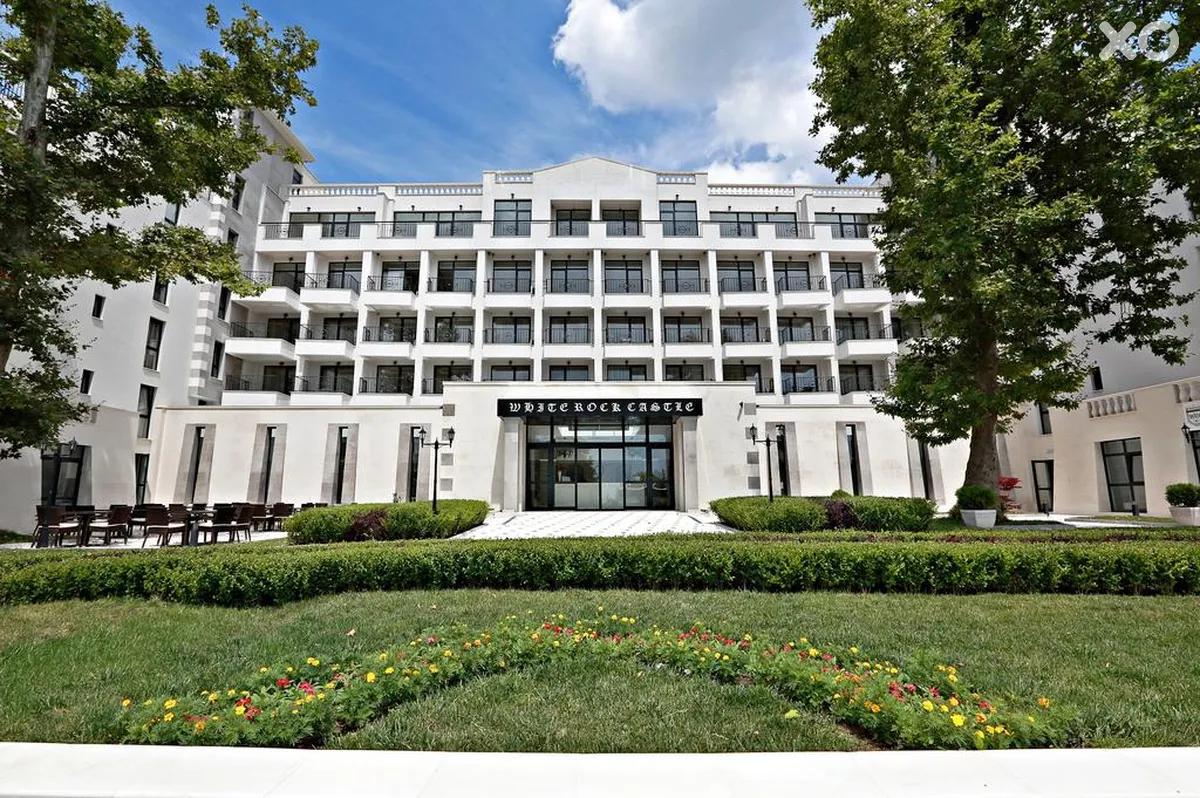 White Rock Castle Suite Hotel