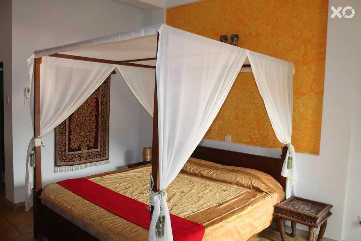 Solomon Beach Hotel