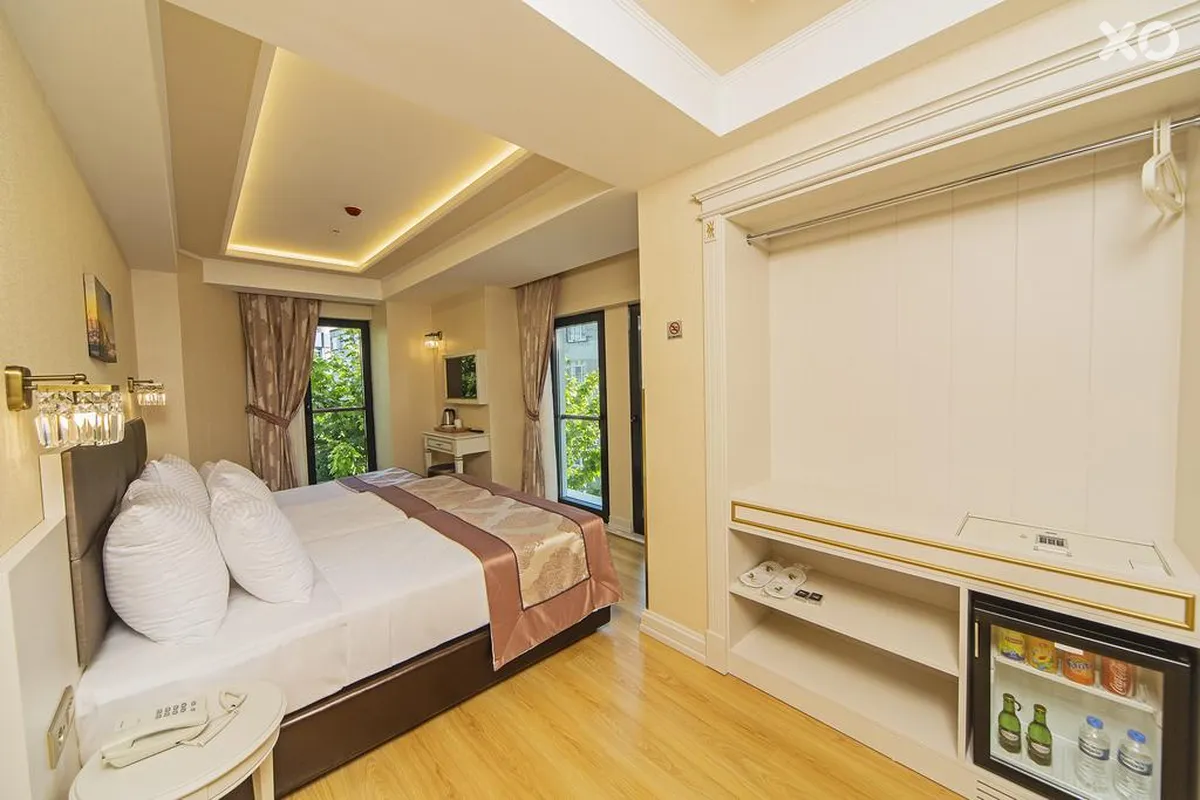 Grand Naki Hotel