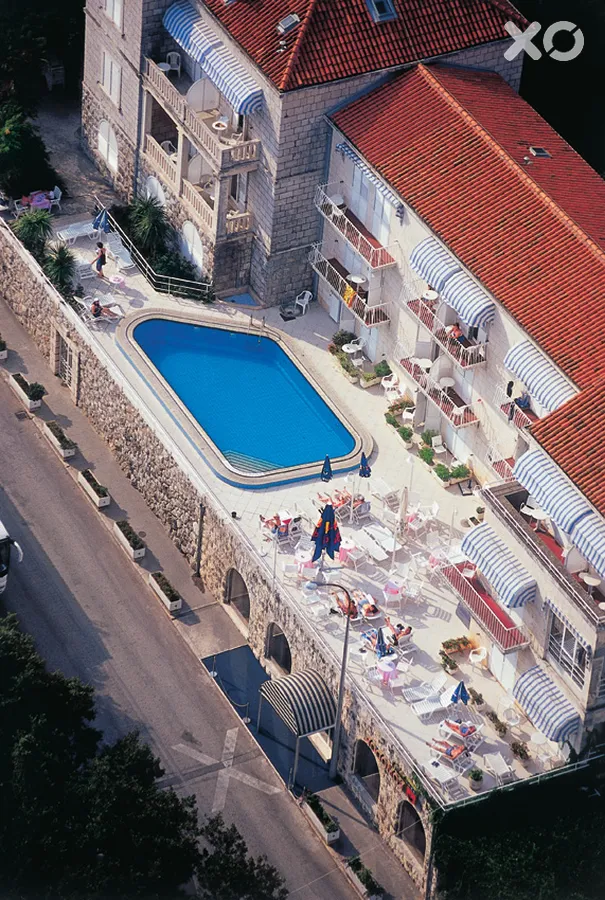 Komodor Hotel