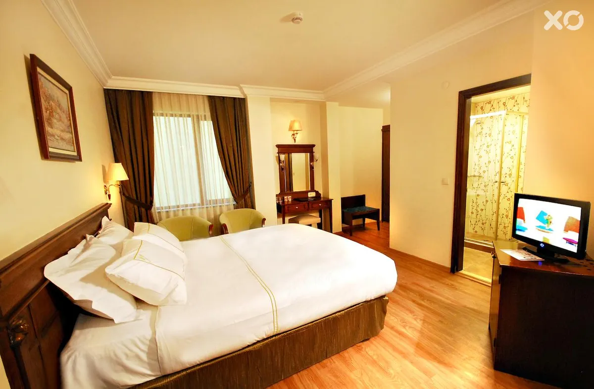 Golden Crown Hotel
